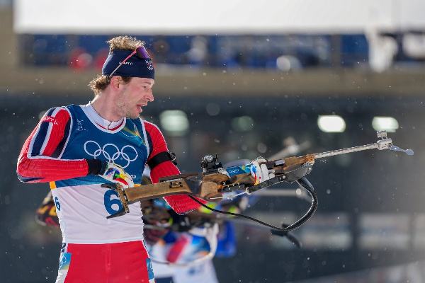 "Никогда не видел": муж Домрачевой Бьёрндален удивлен формой скандального биатлониста