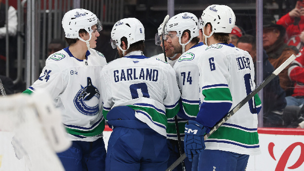 "Ванкувер" без Толопило обыграл на выезде "Айлендерс" в матче НХЛ