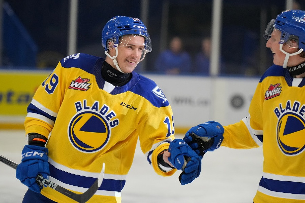 Два ассиста Егора Сидорова помогли "Саскатуну" одержать первую победу в полуфинале плей-офф WHL