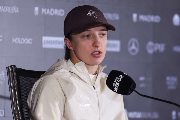 Кризис Швёнтек: умер дедушка, может потерять №2 WTA, разгромно проигрывает на грунте