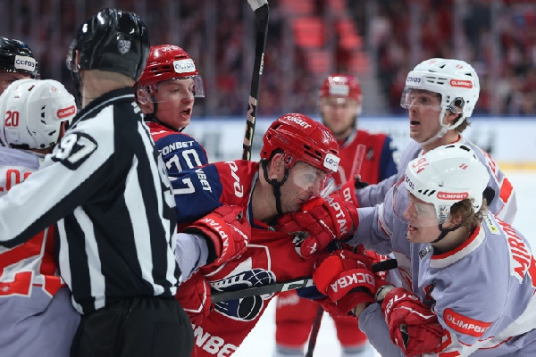 "Локомотив" вырвал победу у "Спартака" в результативном матче Кубка Гагарина