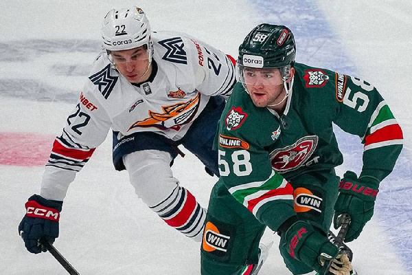 Результативная игра белорусов помогла "Ак Барсу" обыграть "Металлург"