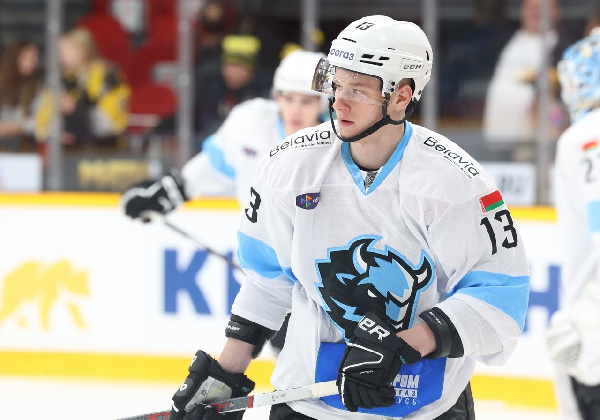 Шайбы двух белорусских хоккеистов попали в топ-10 голов месяца в КХЛ