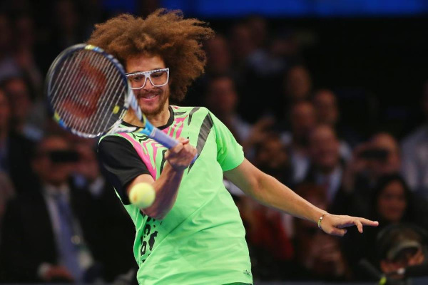 Экс-бойфренд Азаренко Redfoo выступил как турист на турнире ITF, вылетев за 43 минуты