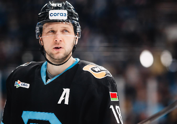 Защитник минского "Динамо" провел 500 матчей в регулярных чемпионатах КХЛ