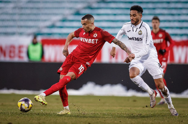 Одноклубник белорусов Эбонга и Лапоухова забил самый эффектный мяч сезона