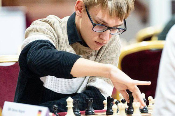 Денис Лазавик вышел в полуфинал Speed Chess Championship 2025, далее — Карлсон