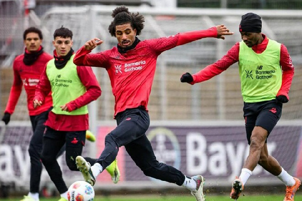 Матч "Гамбург" — "Байер" в Бундеслиге перенесен: что произошло? 