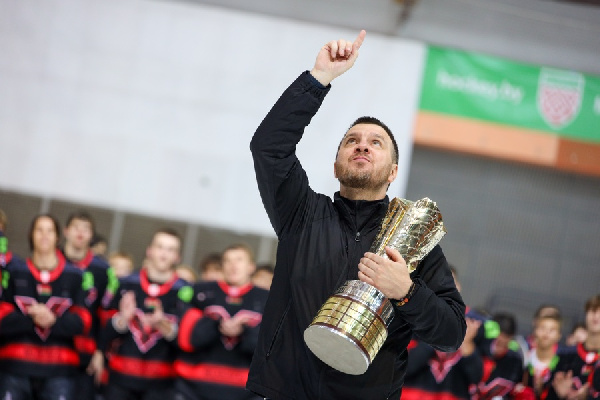 "Постчемпионское рабочее похмелье": Главком "Ястребов" — о победе на Кубке Цыплакова