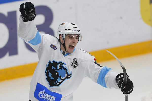 "Думал, что ем наггетсы...": Пинчук вспомнил, как попробовал гусениц