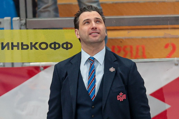 Двукратный олимпийский чемпион назвал тренера в КХЛ стендап-комиком