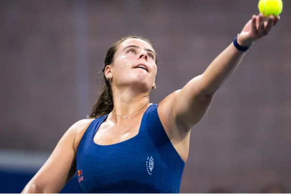 Эмма Наварро пробилась в 1/4 финала US Open-2026