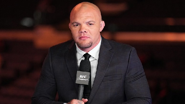 Экс-боец UFC угрожал убить жену и несколько раз пытался переехать ее на машине