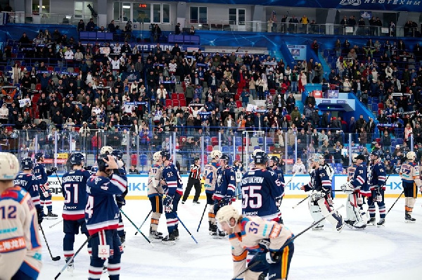 Что это было?! "Нефтехимик" переиграл "Шанхай" в матче с двенадцатью шайбами