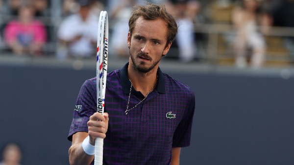 Медведев стал первым за 10 лет игроком из топ-10, который потерпел поражение 0:6, 0:6