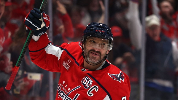 Александр Овечкин сравнялся с достижением легендарного Шэнахана в НХЛ