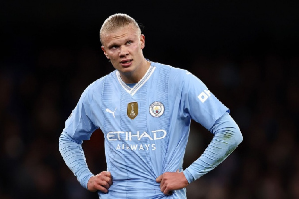 Холанд отвез свою девушку в Париж, потому что она захотела круассаны 