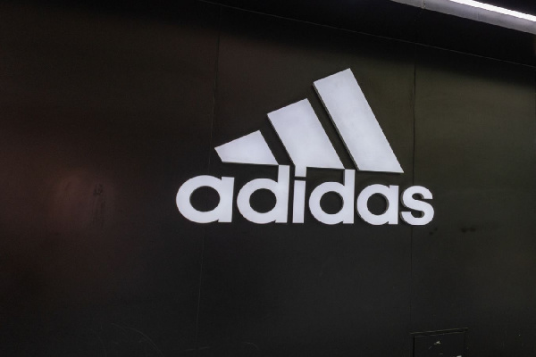 Adidas станет партнёром "Ред Булл" в Формуле-1 с 2027 года