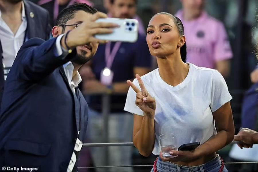 reaktsia na pervyi gol Messi (1).jpg