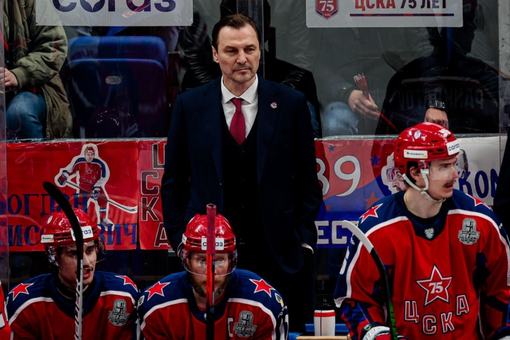 glavnyj-trener-cska-o-golah-v-razdevalku-cska-borotsya-s-etim-ne-budet_1649791975245919401.jpg